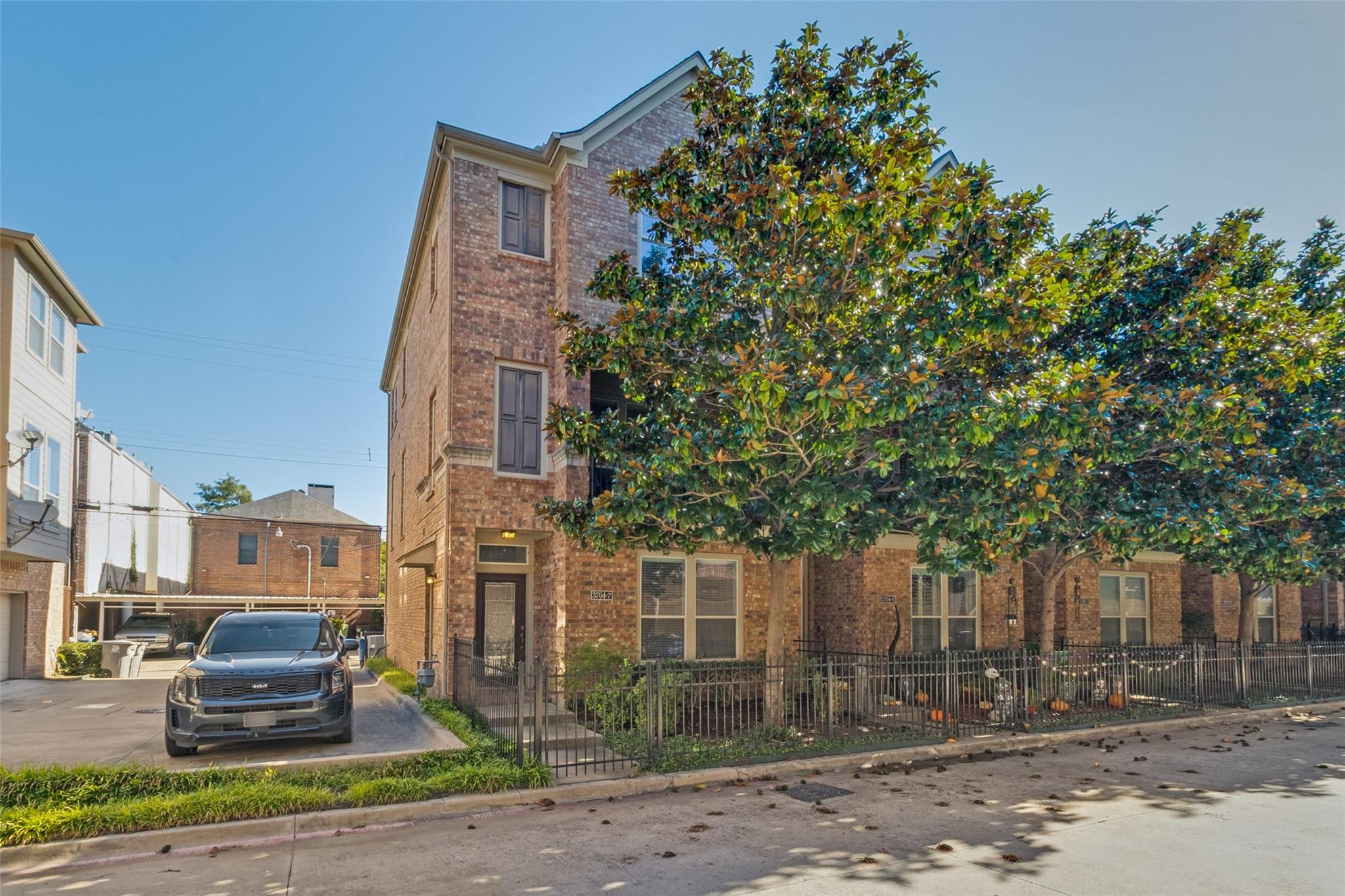 main property photo 13