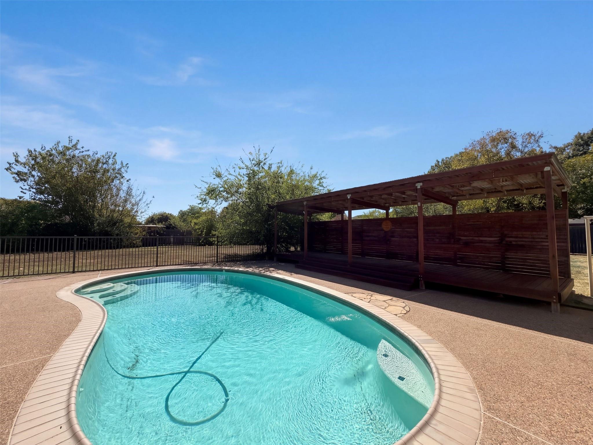 main property photo 19