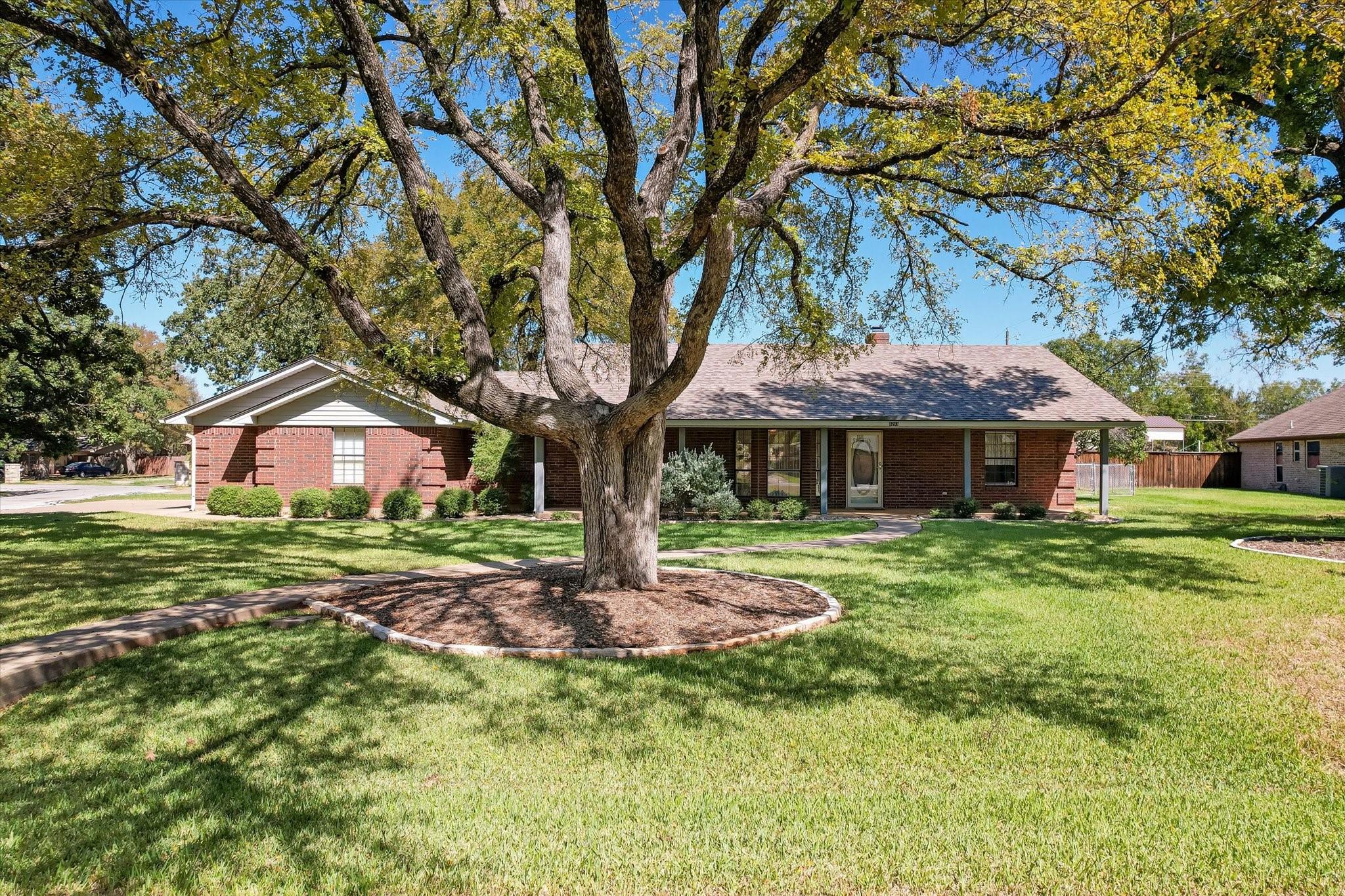 main property photo 16