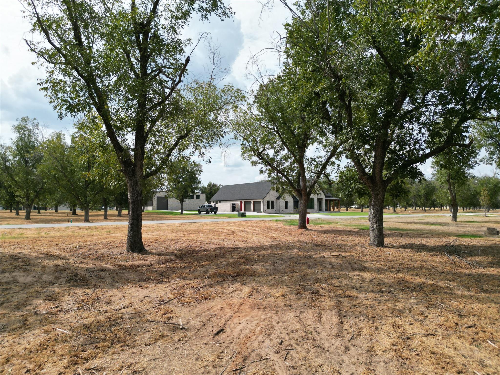 main property photo 9