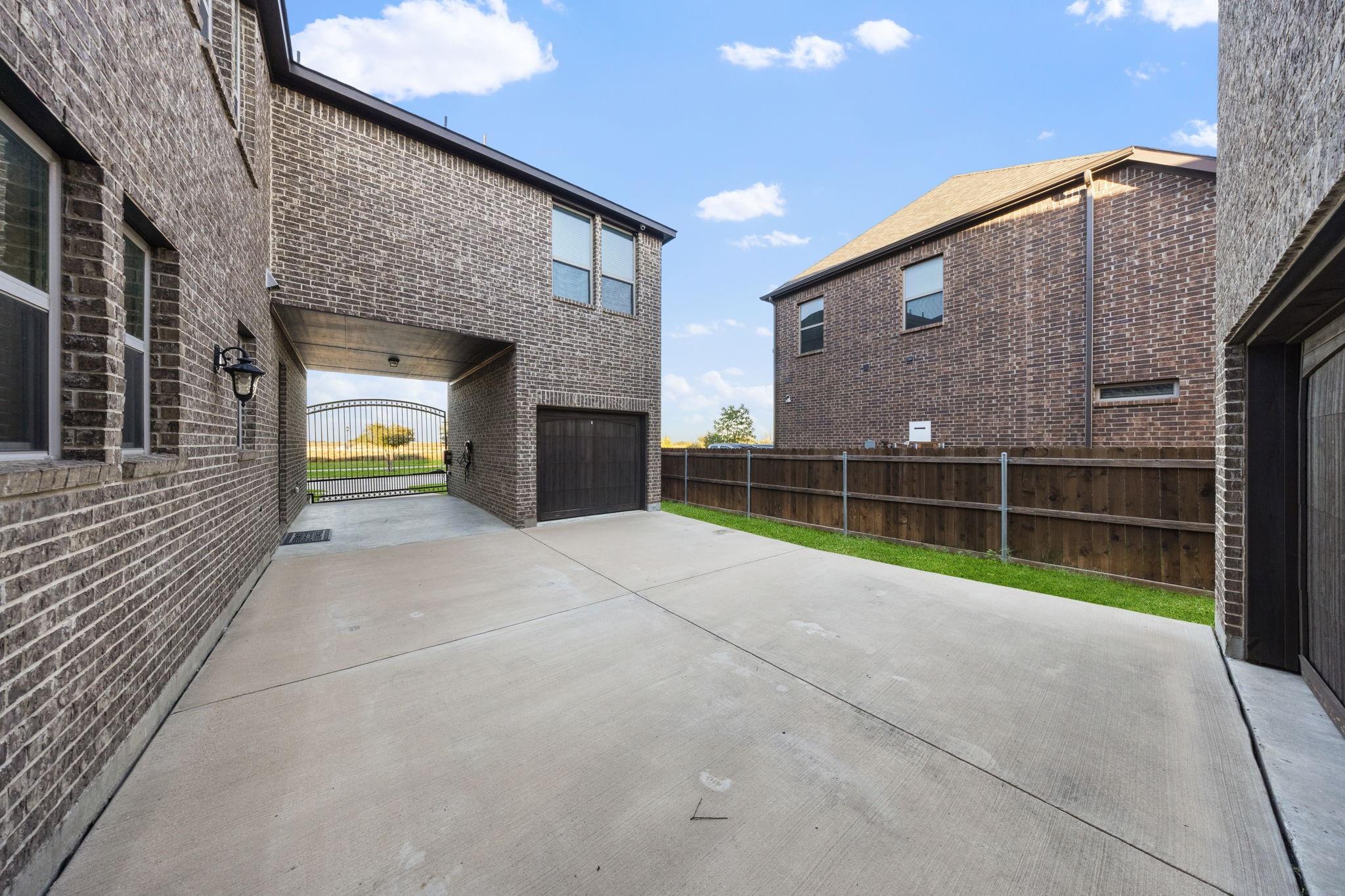 main property photo 31