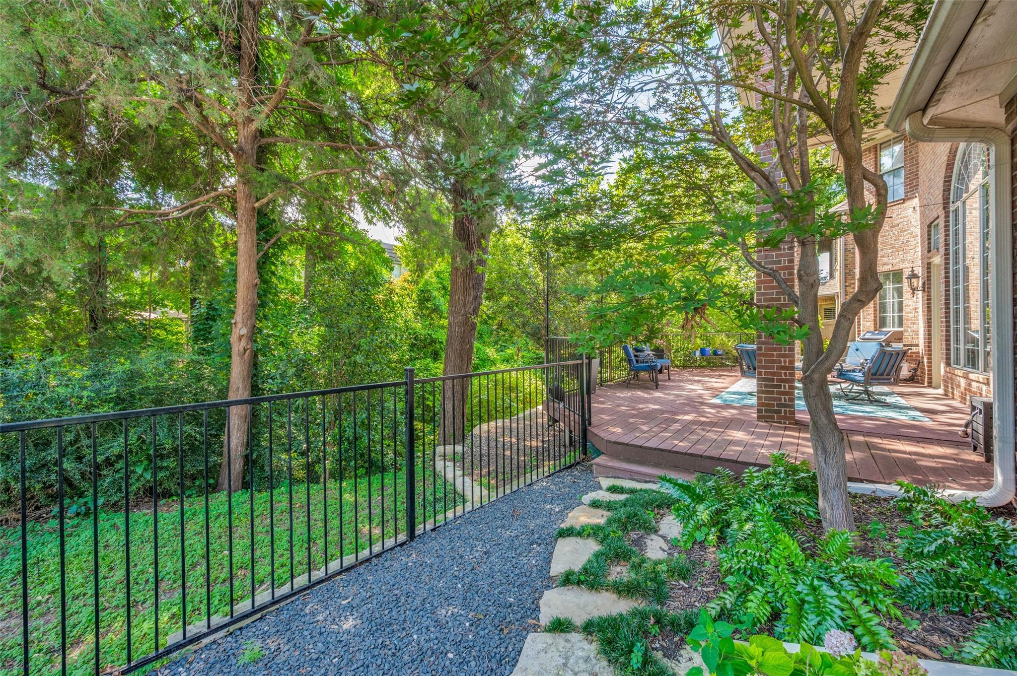 main property photo 25