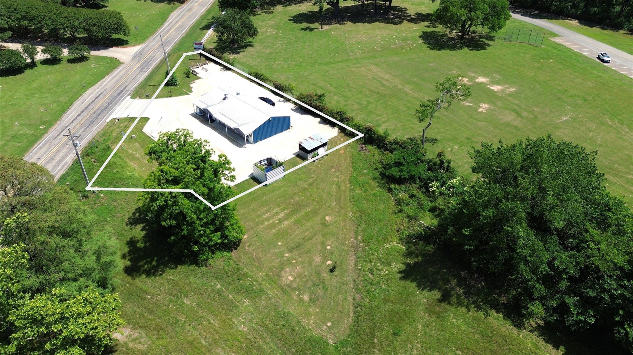 main property photo 28