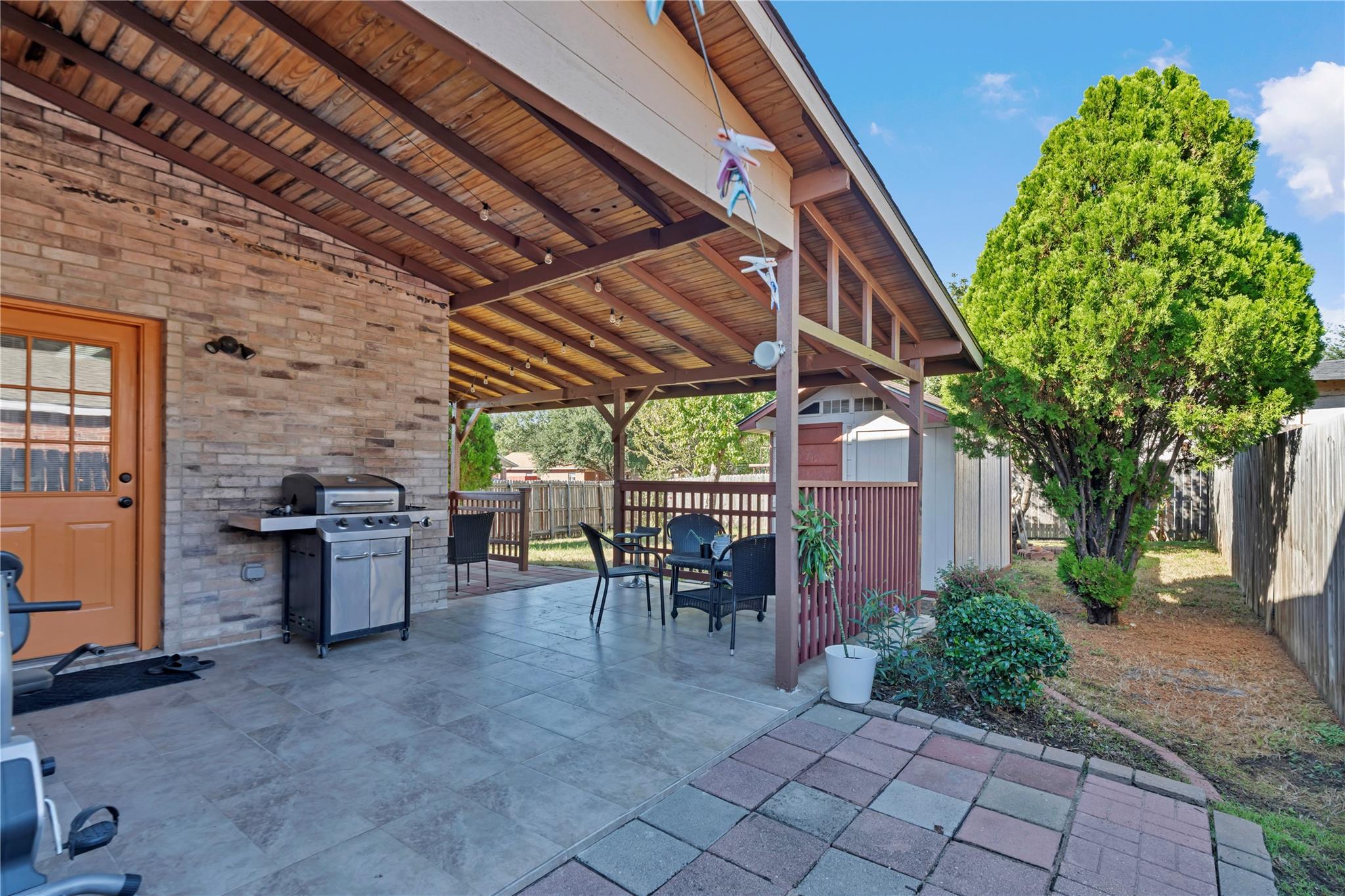 main property photo 28