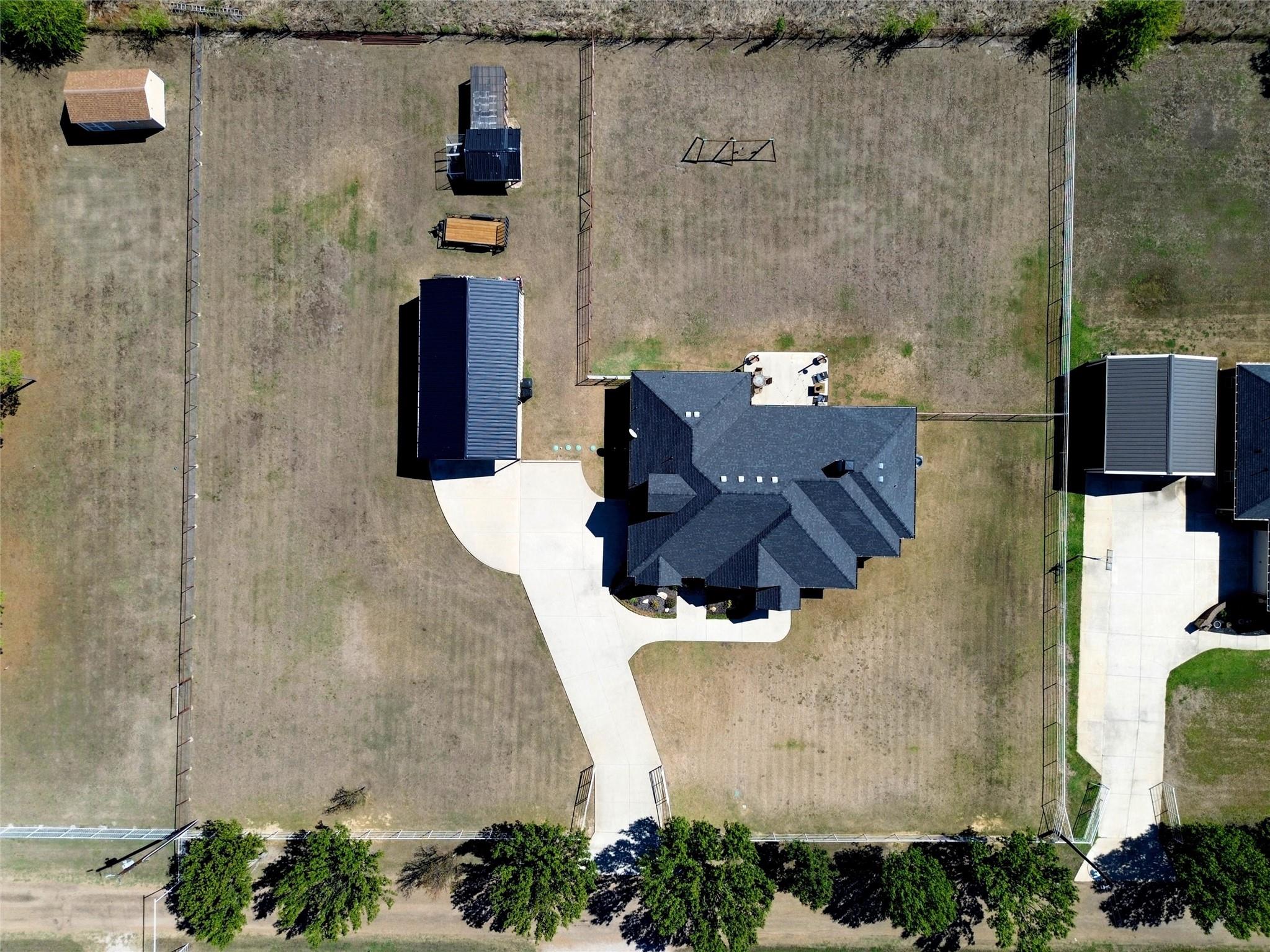 main property photo 28