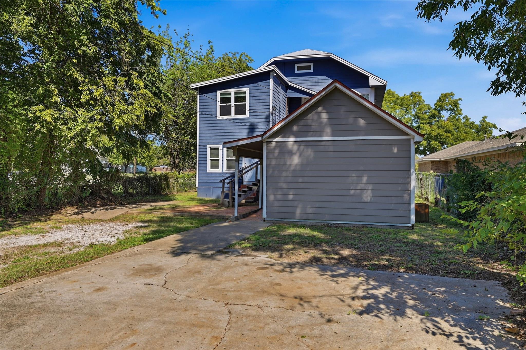 main property photo 18
