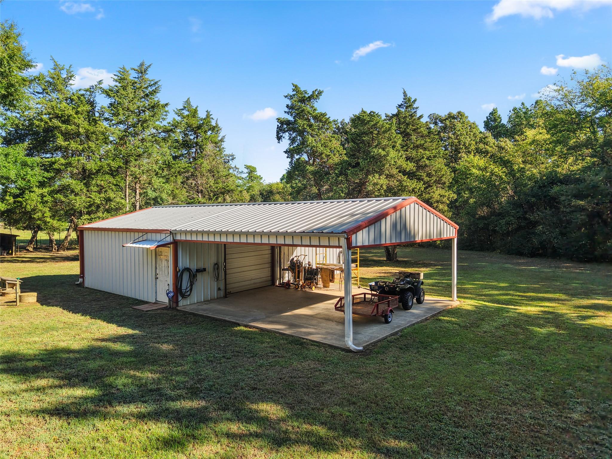 main property photo 23