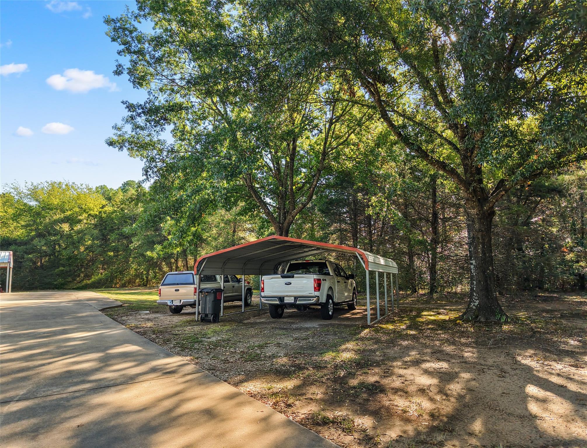 main property photo 28