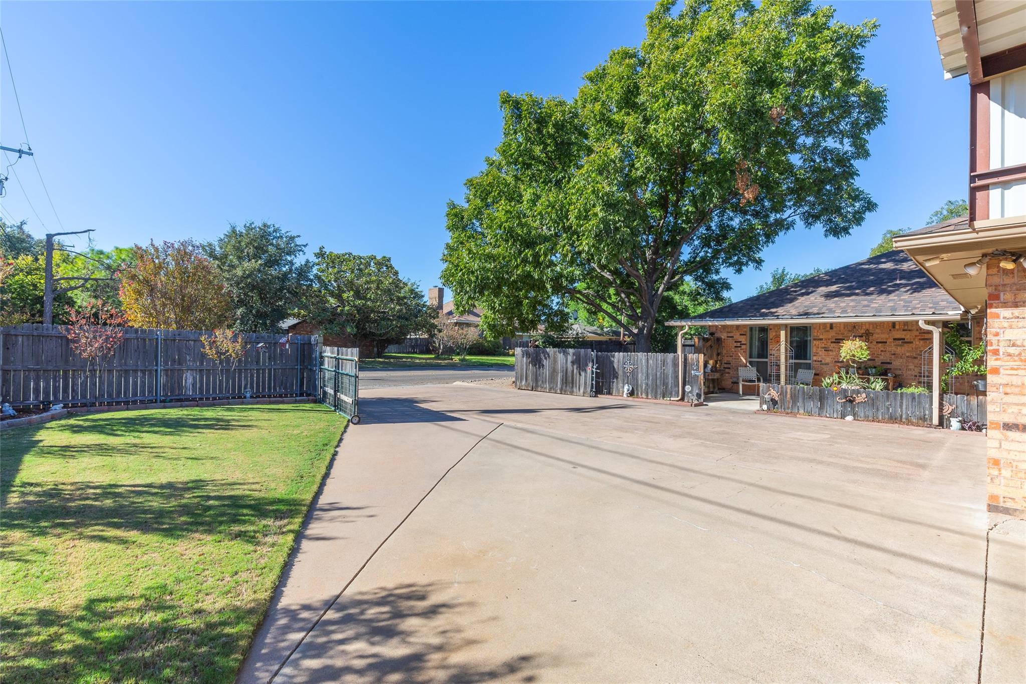 main property photo 38