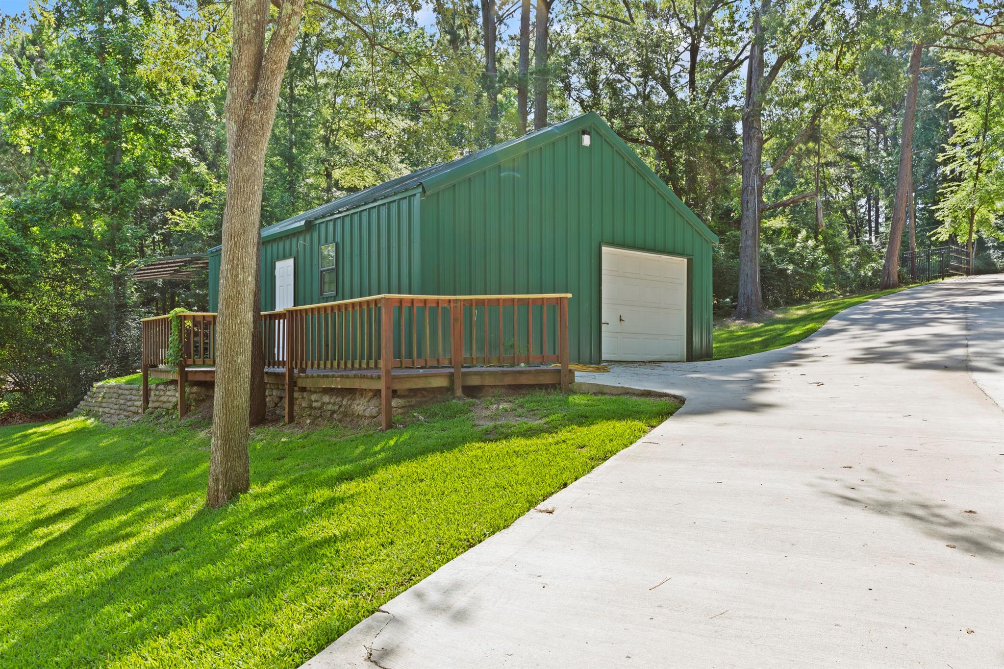 main property photo 25