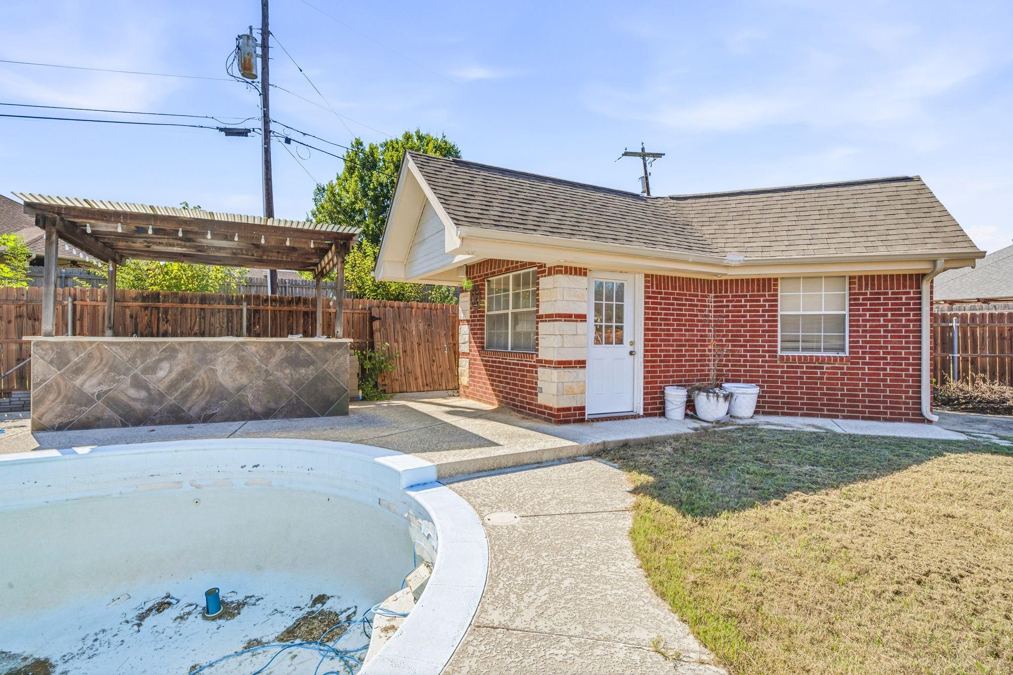 main property photo 27