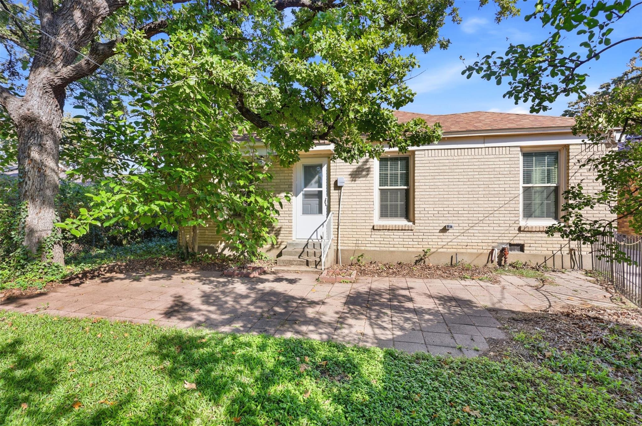 main property photo 27