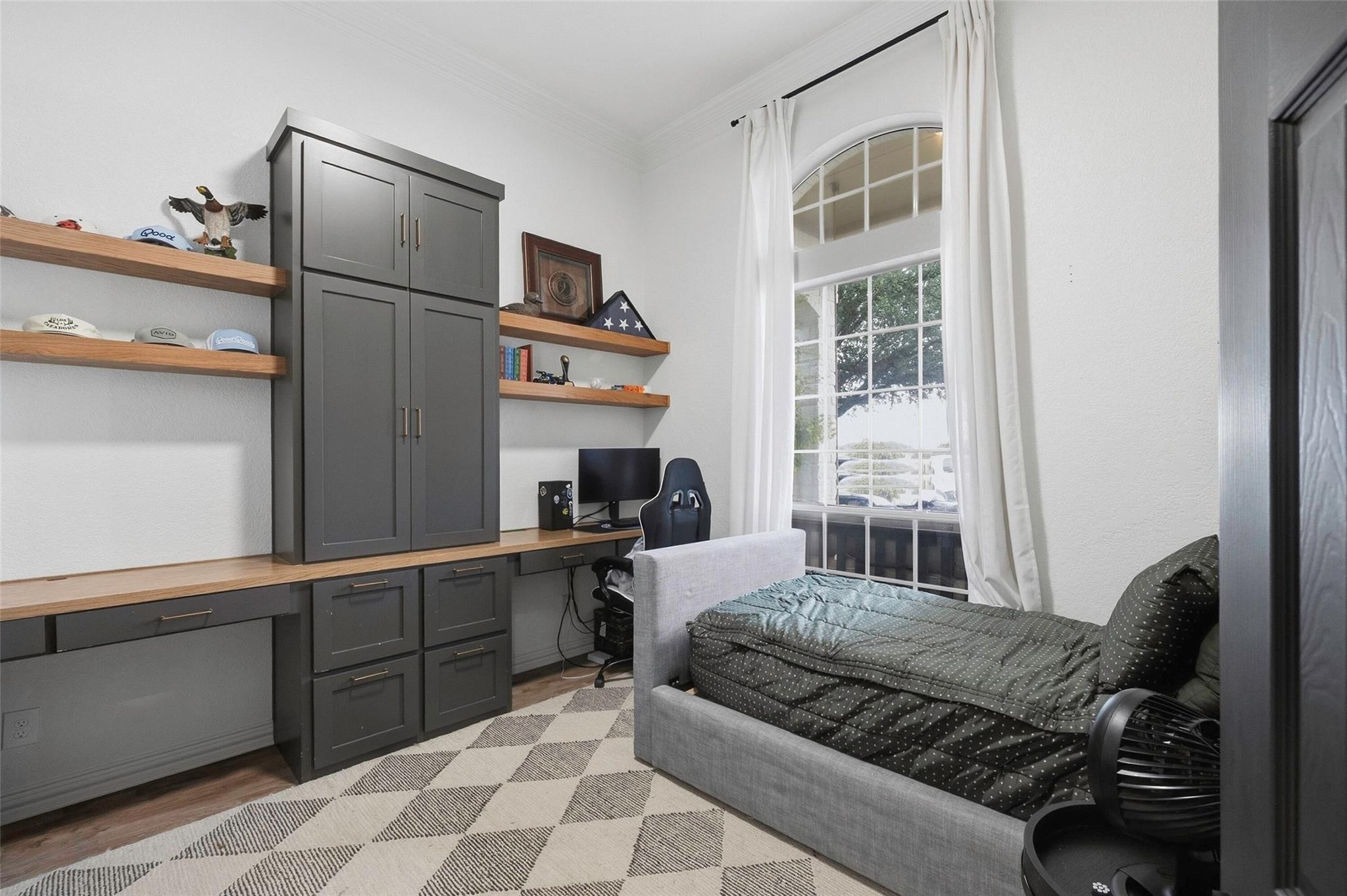 main property photo 23