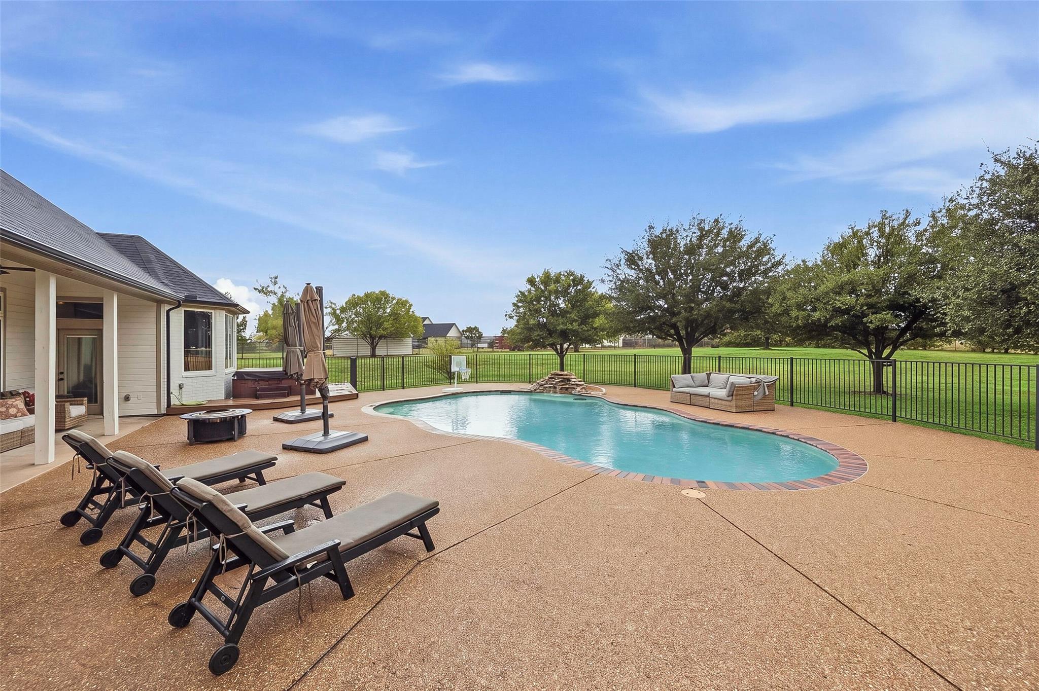 main property photo 27