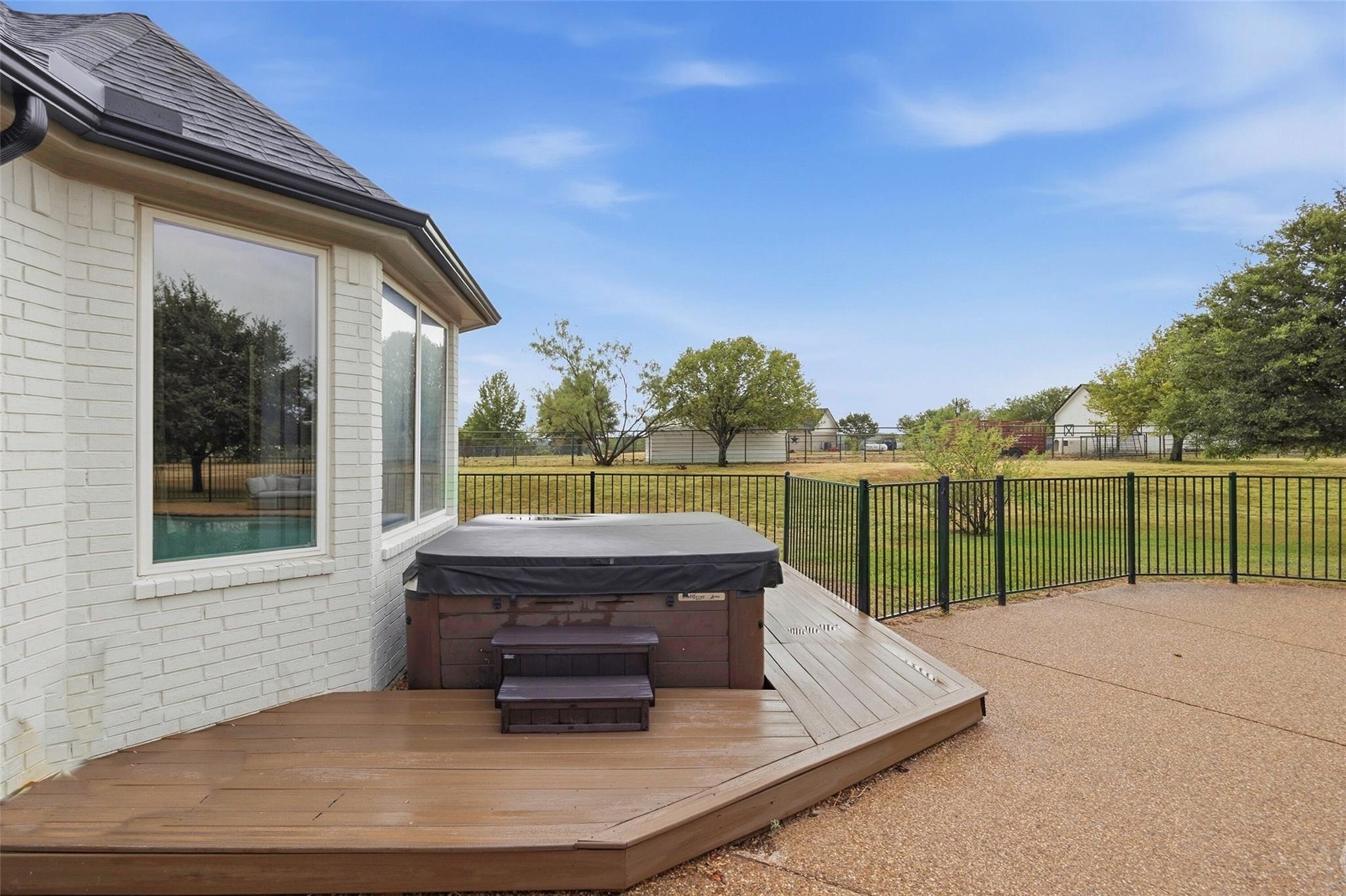 main property photo 29