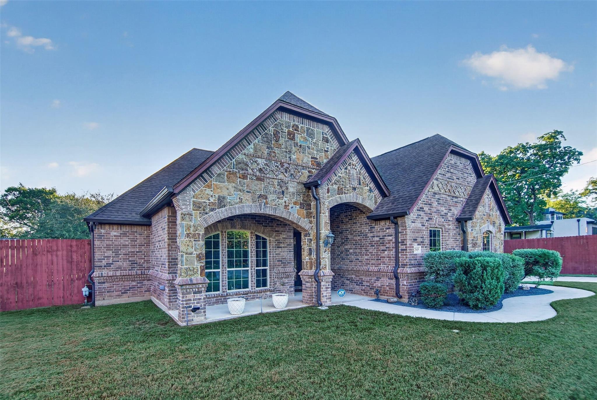 main property photo 2