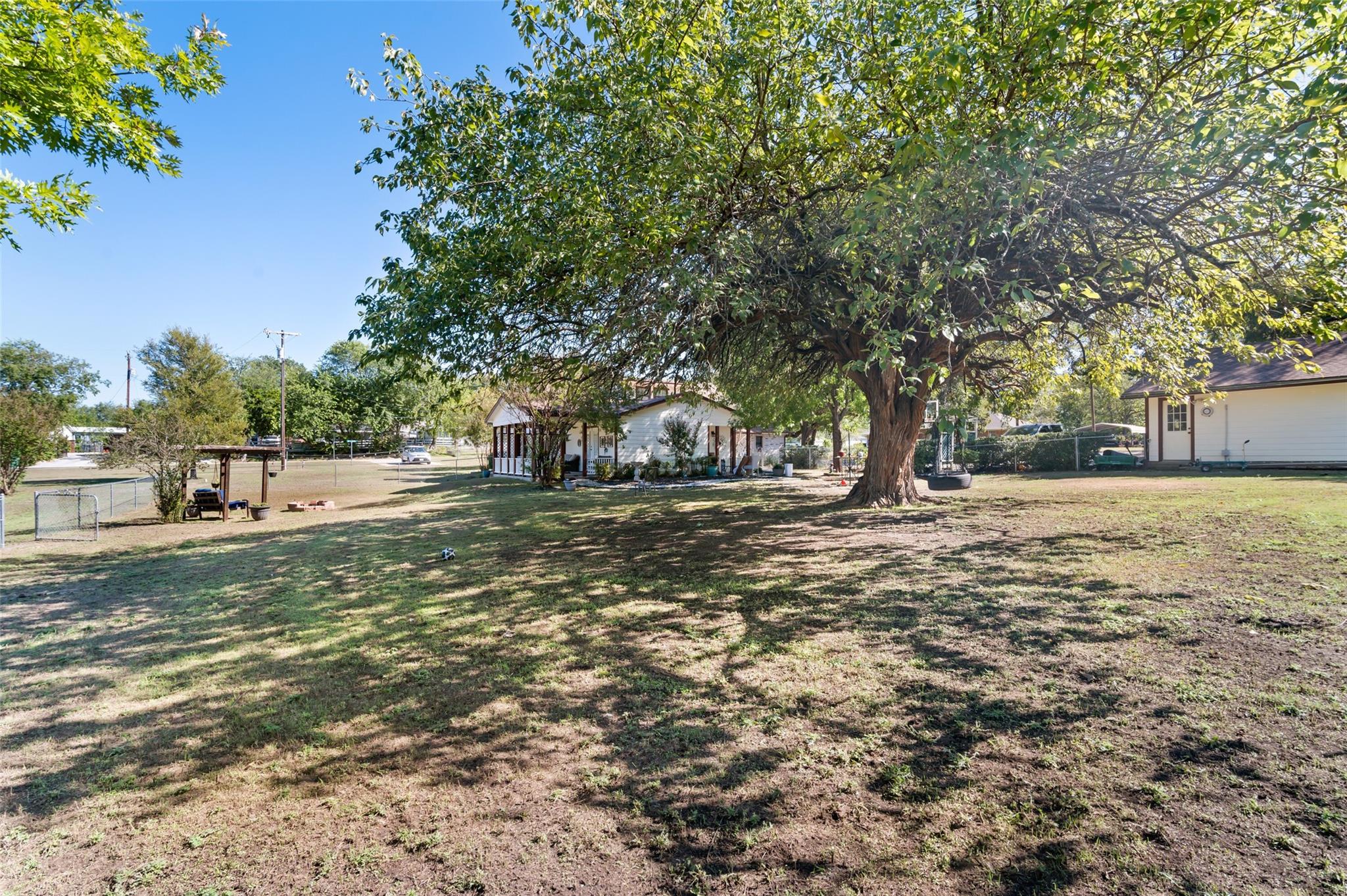 main property photo 33