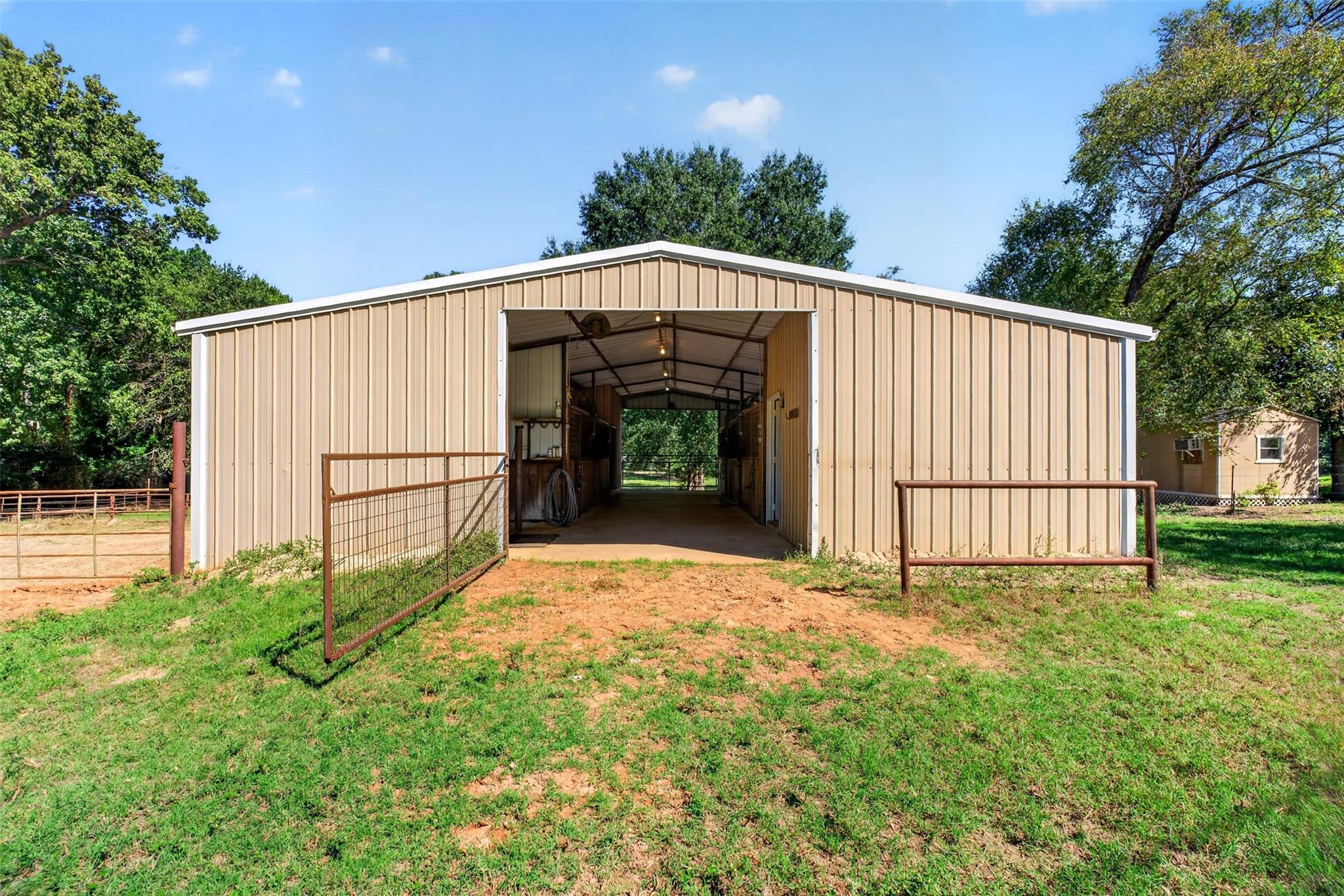 main property photo 28