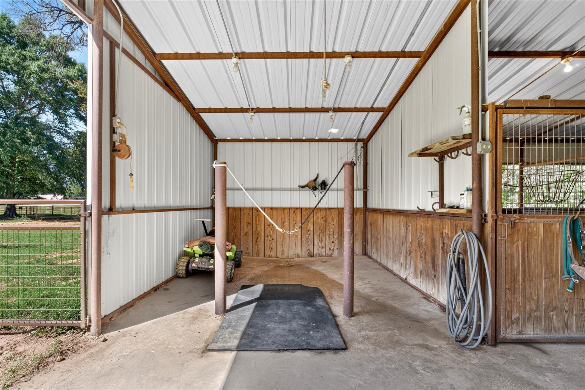 main property photo 31