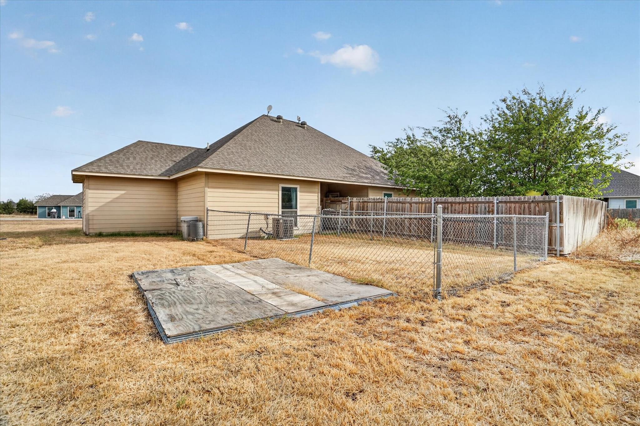 main property photo 22