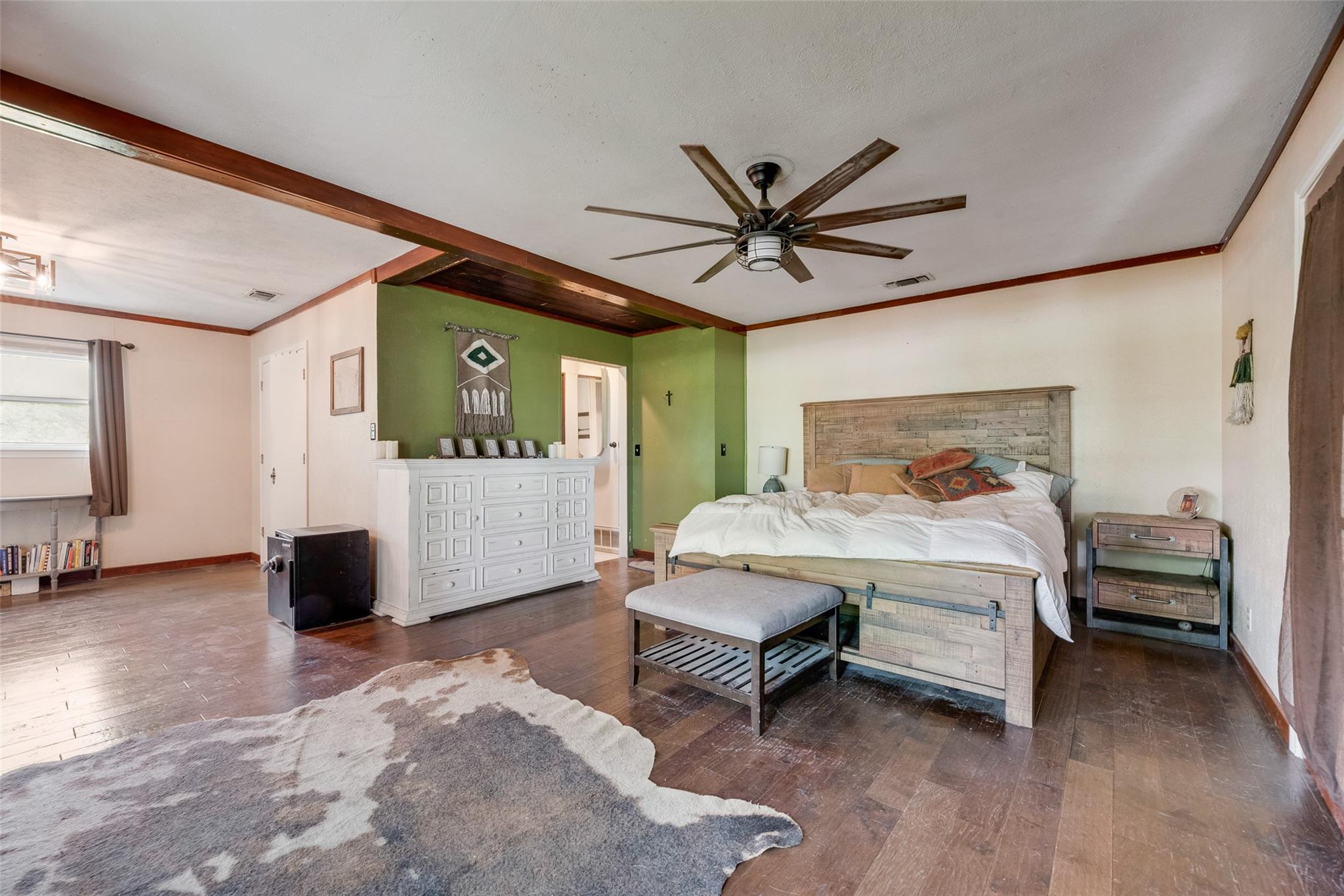 main property photo 10