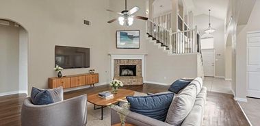 image of property with 5 Bed | 3 Bath | 2,556 Sqft