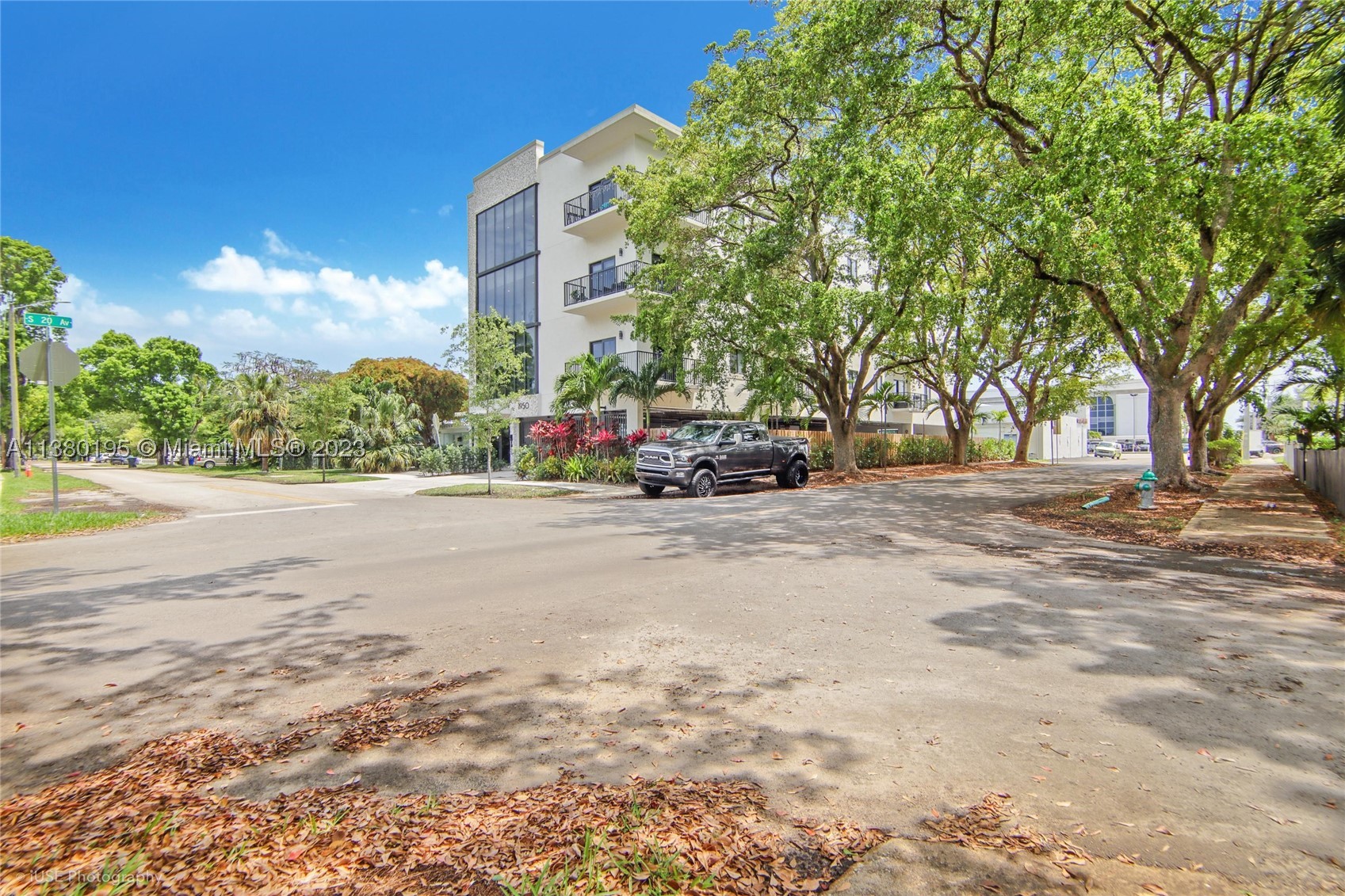 main property photo 9