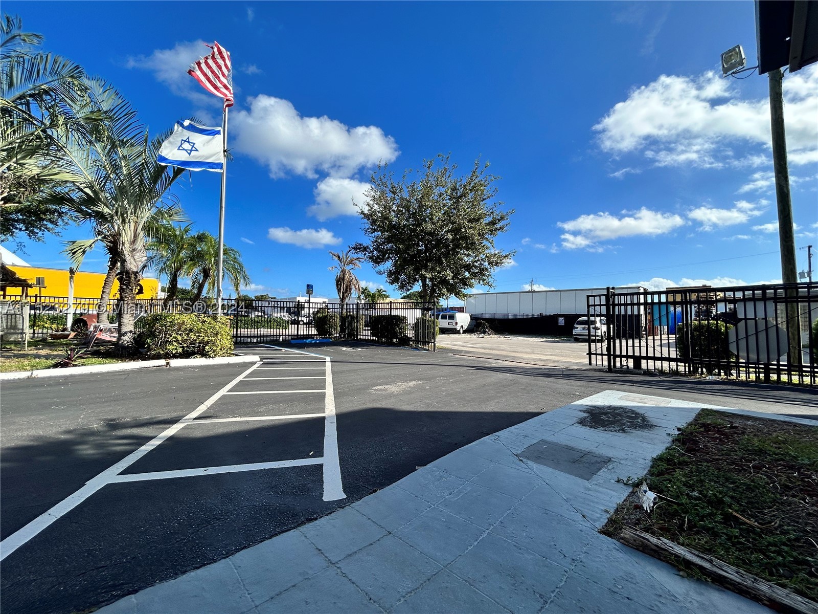 main property photo 22