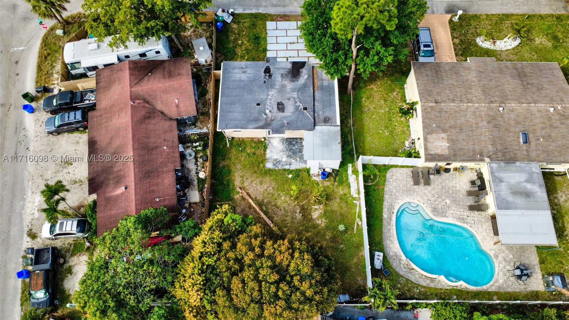 main property photo 41