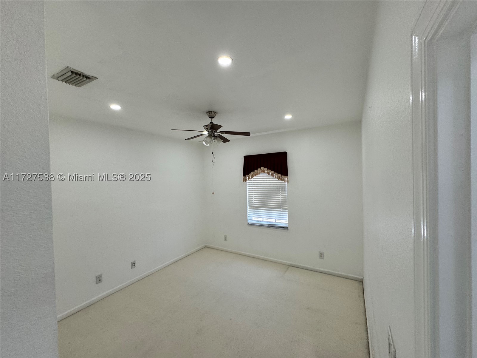 property viewer photo 8