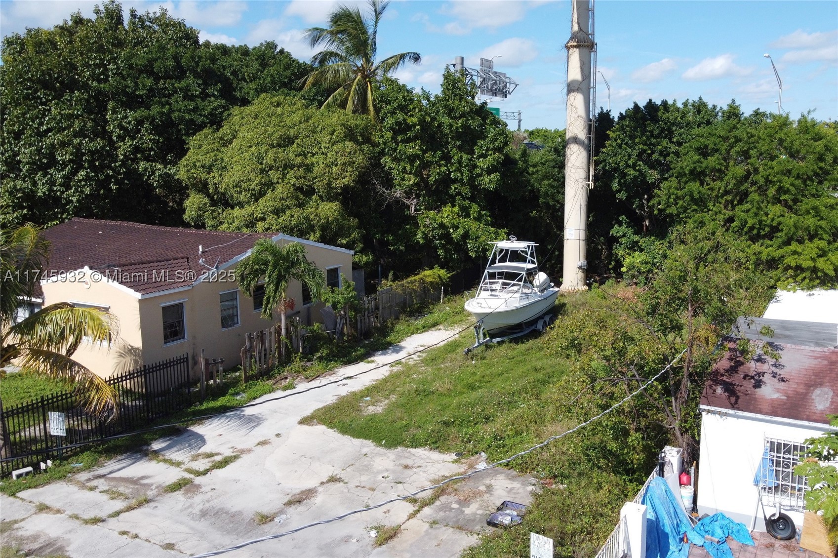 main property photo 17