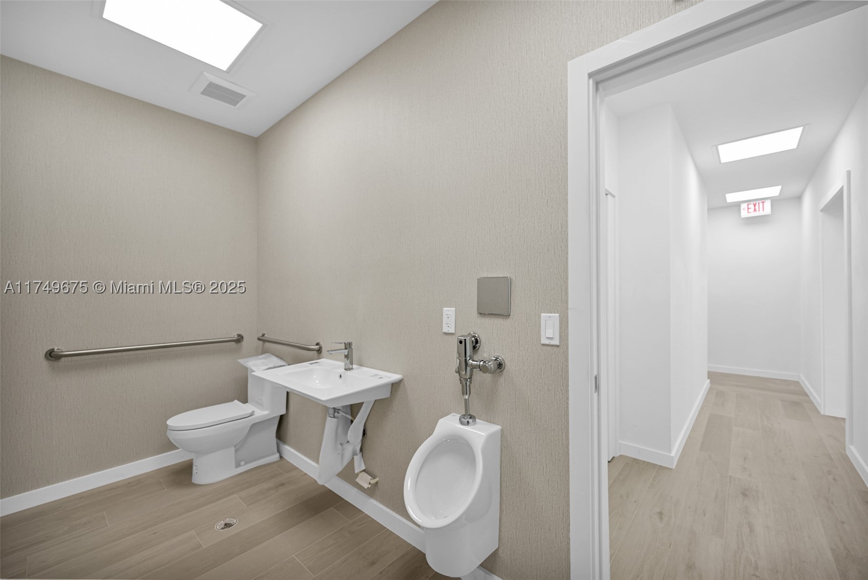 main property photo 26