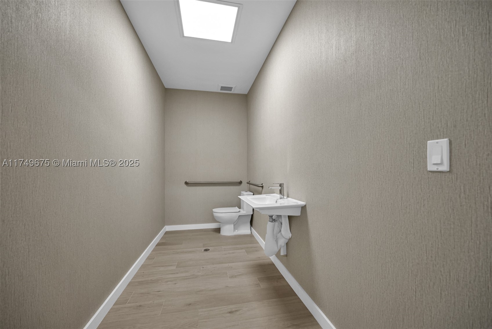 main property photo 41