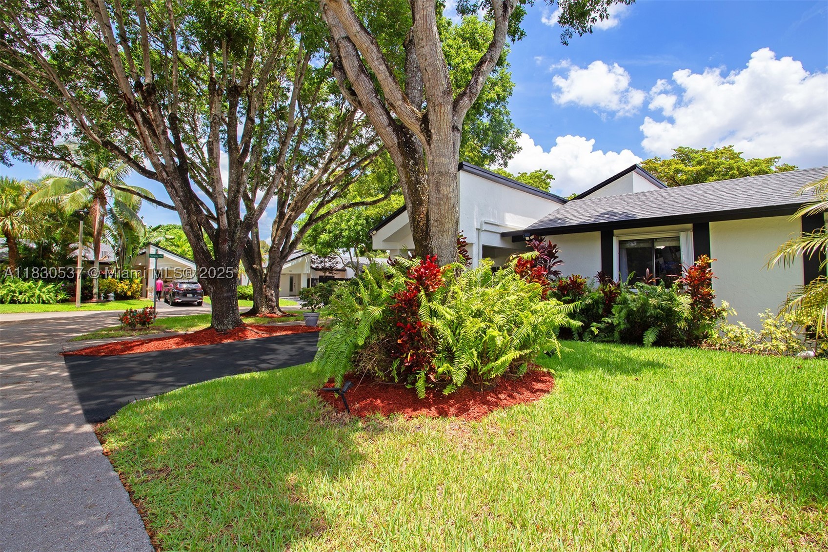 property viewer photo 1