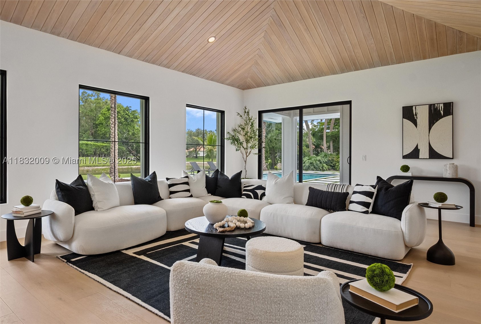 property viewer photo 17