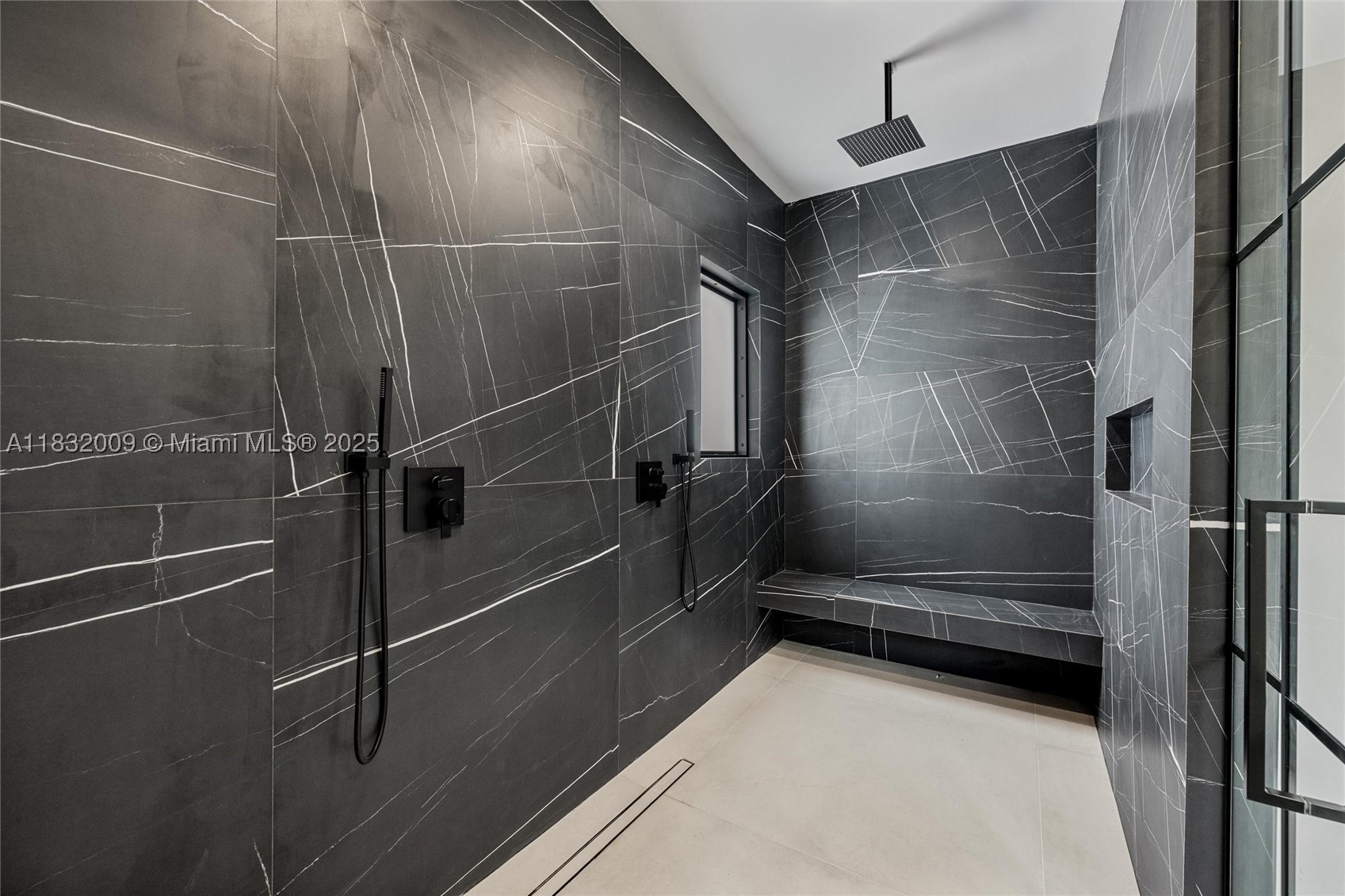 property viewer photo 23