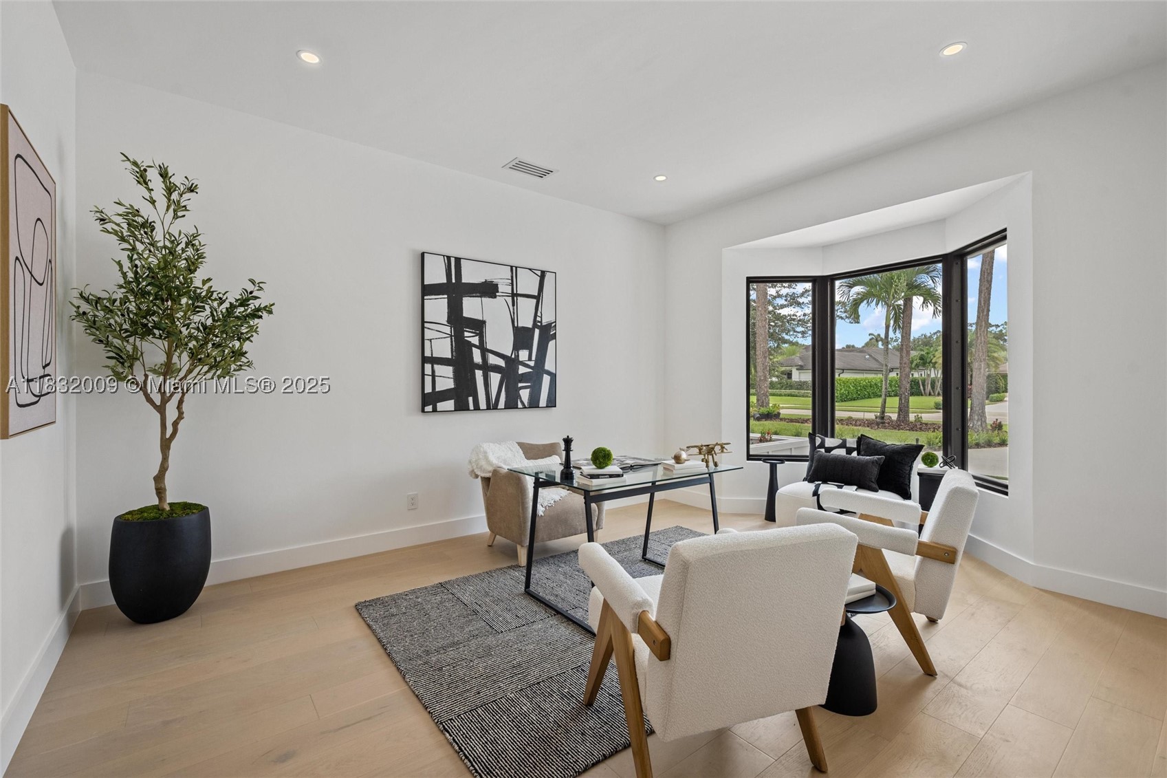 property viewer photo 25