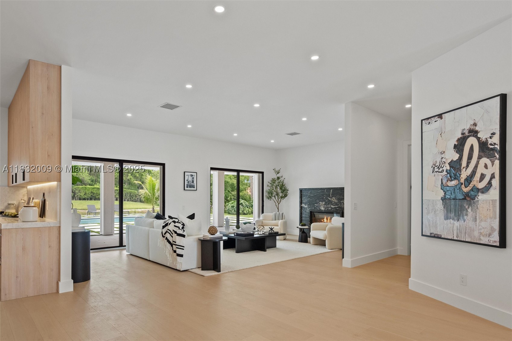 property viewer photo 3