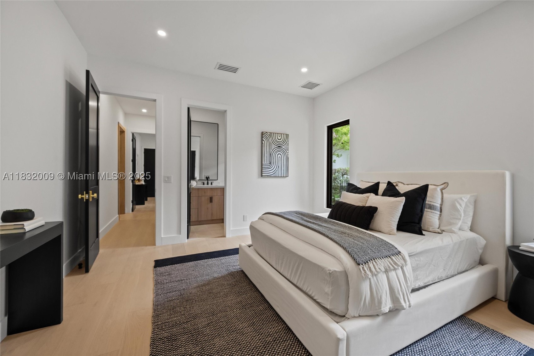 property viewer photo 32