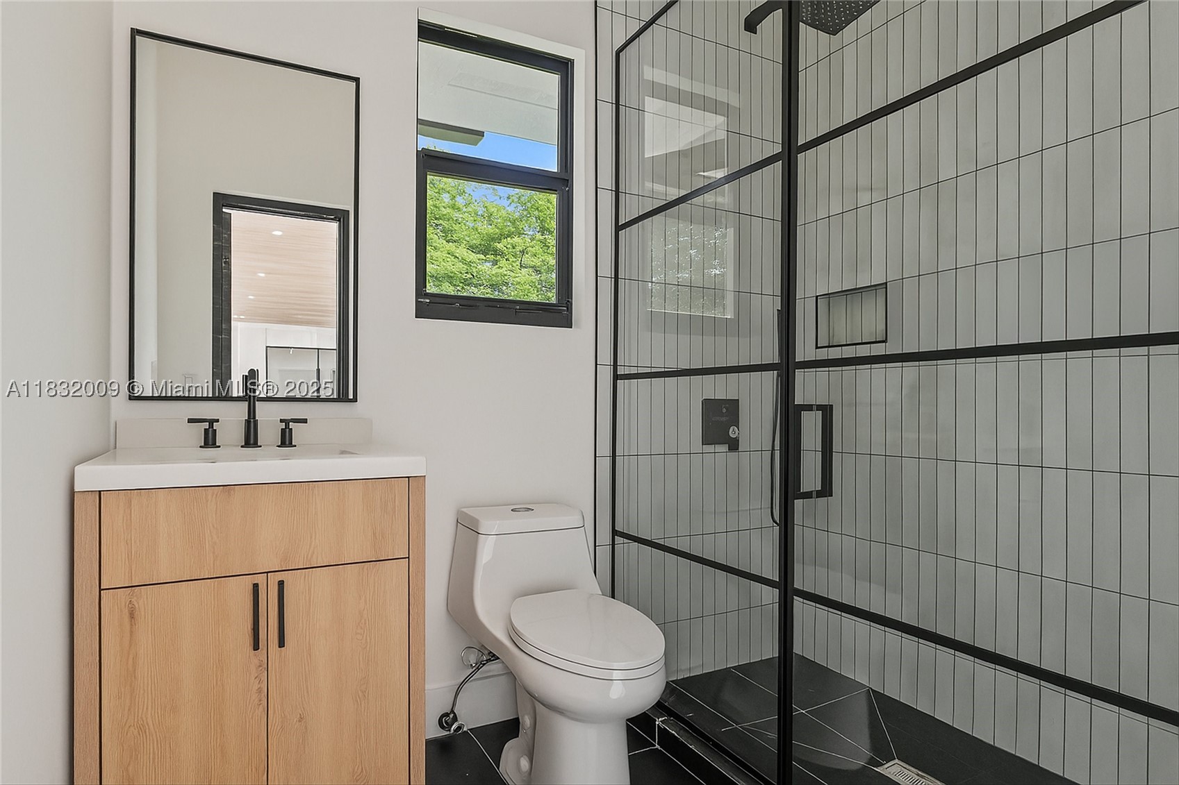 property viewer photo 35
