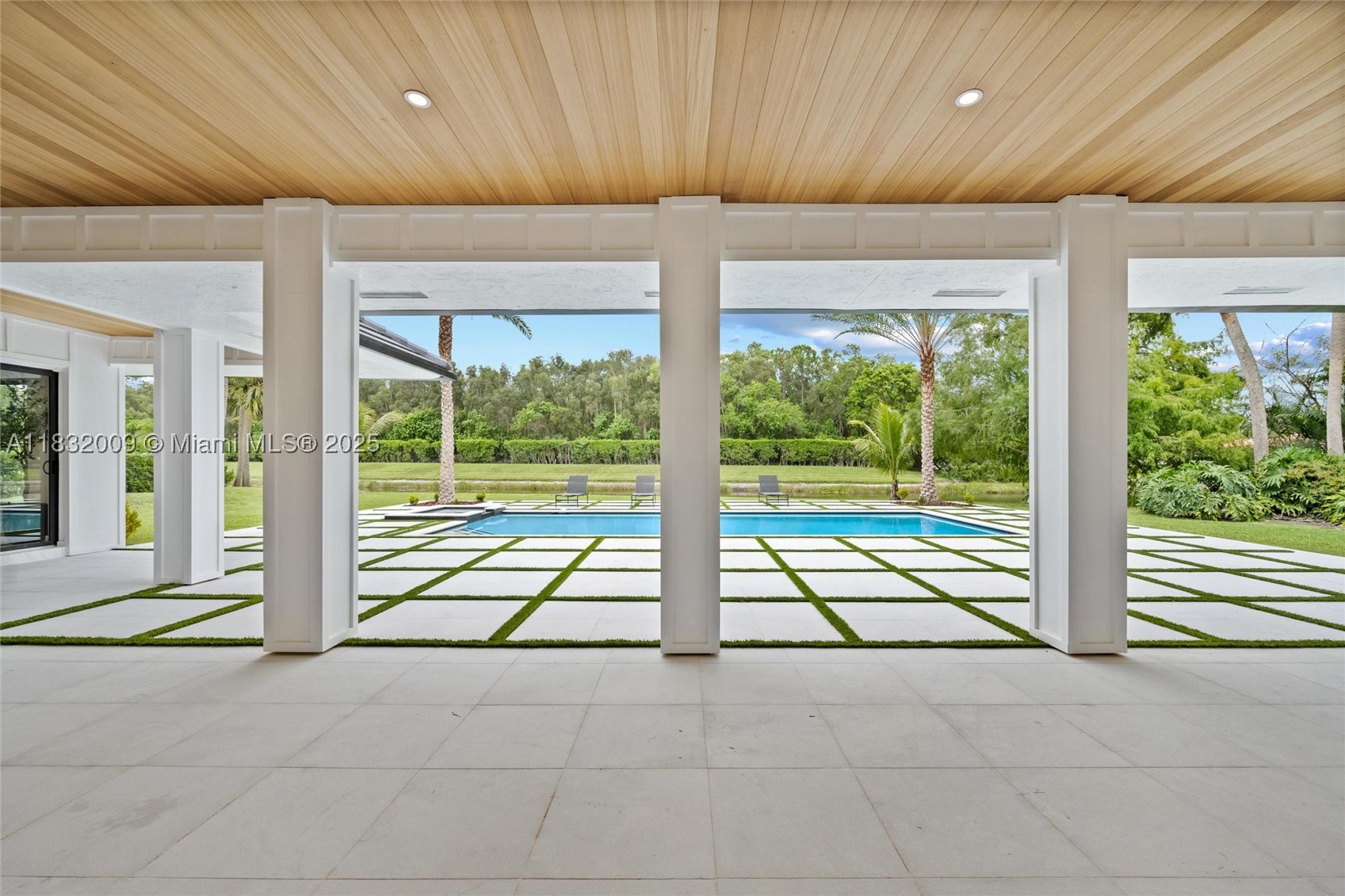 property viewer photo 38