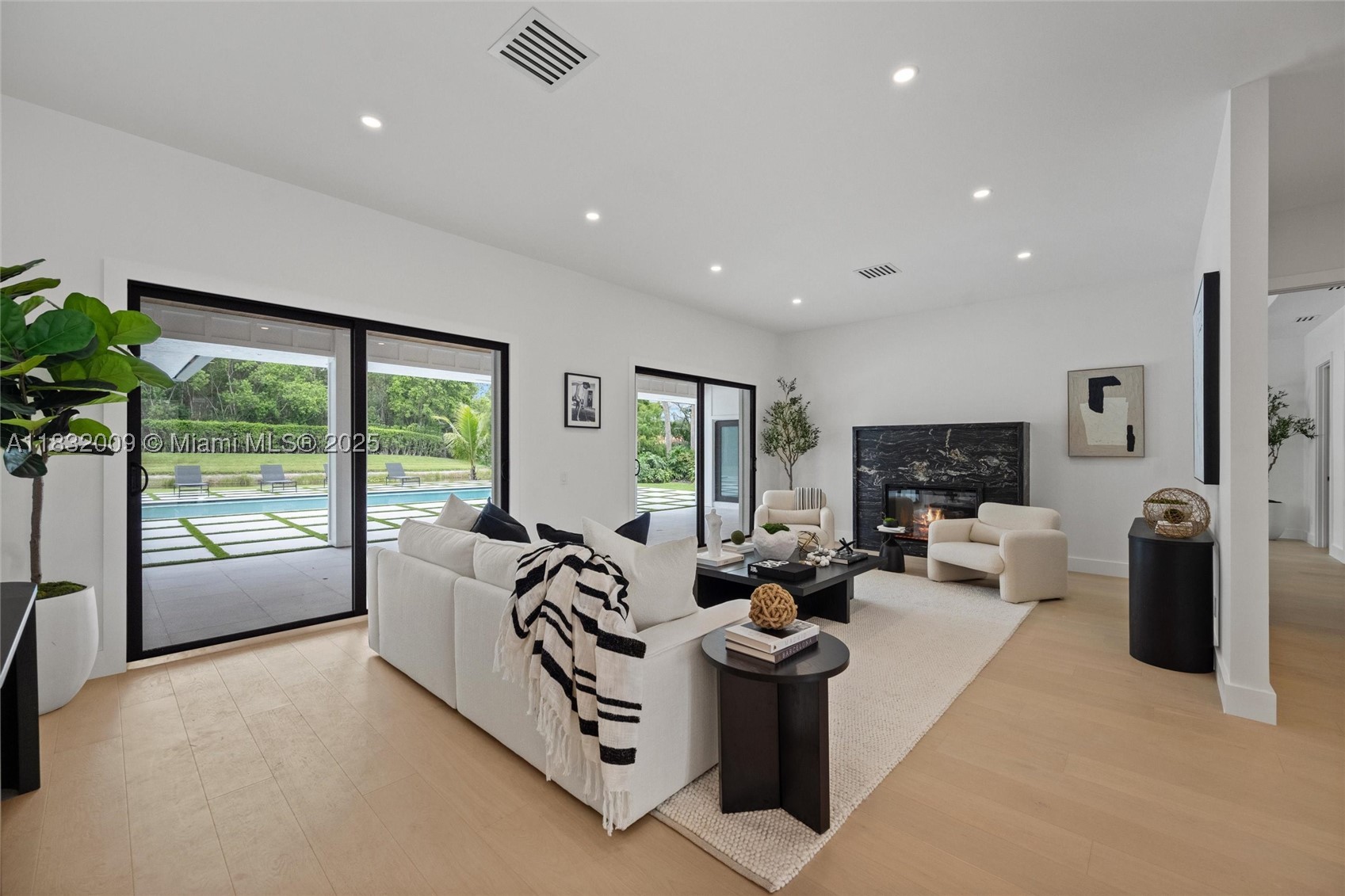 property viewer photo 5