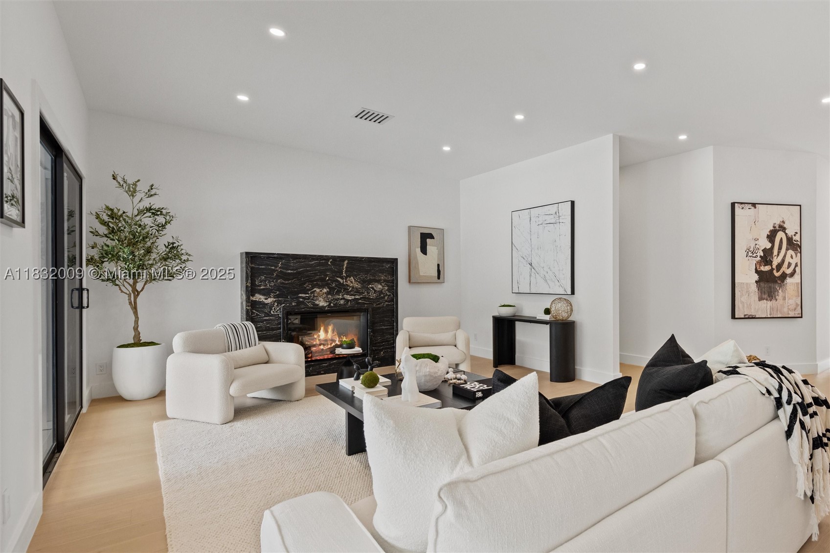 property viewer photo 6