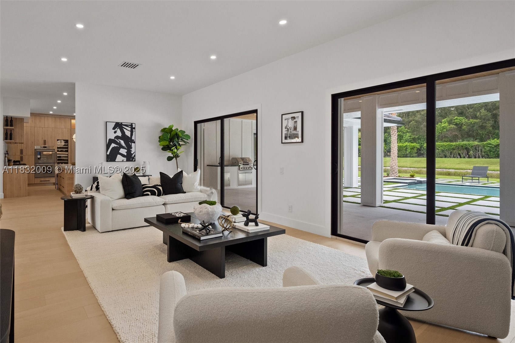 property viewer photo 7