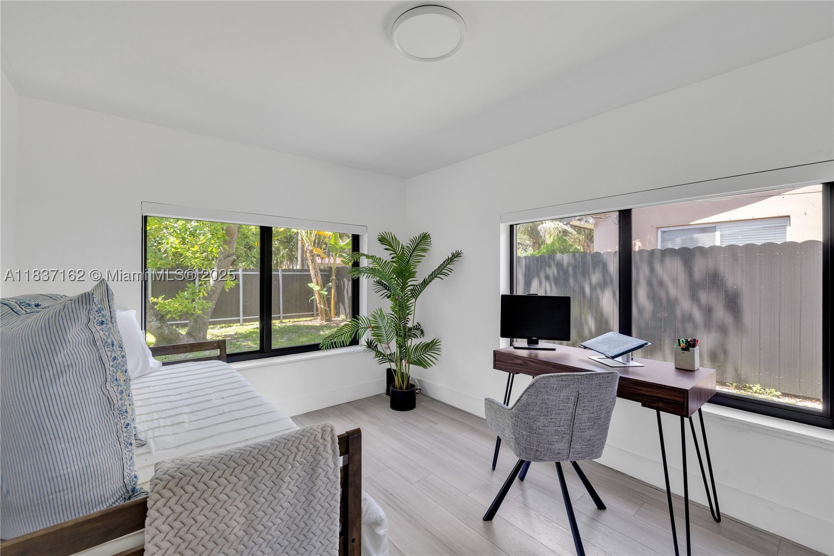 property viewer photo 14