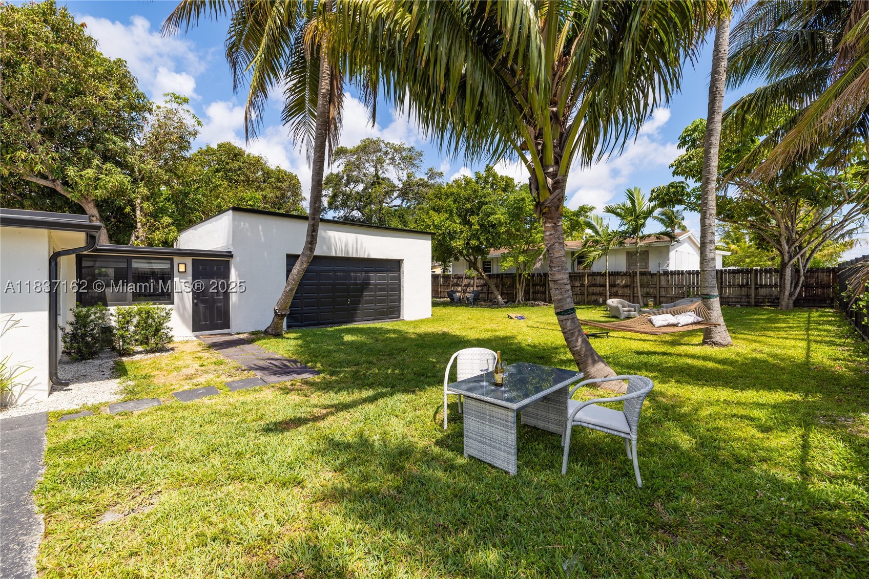 property viewer photo 16