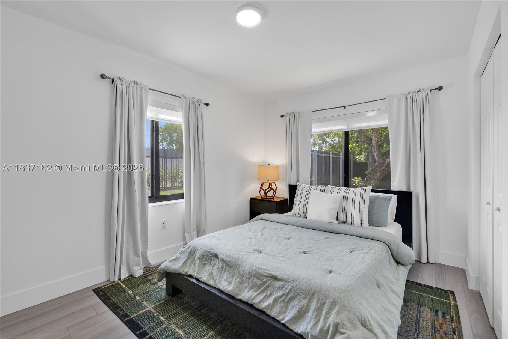 property viewer photo 20