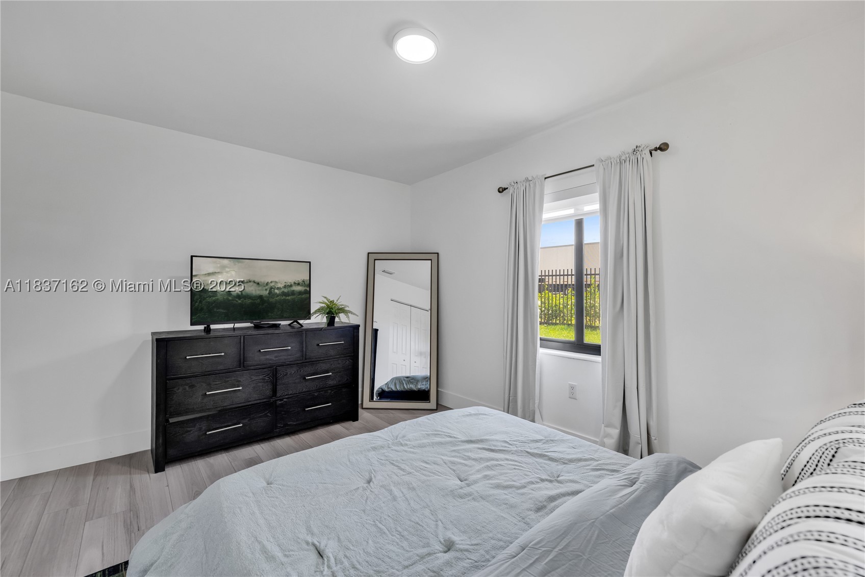 property viewer photo 21