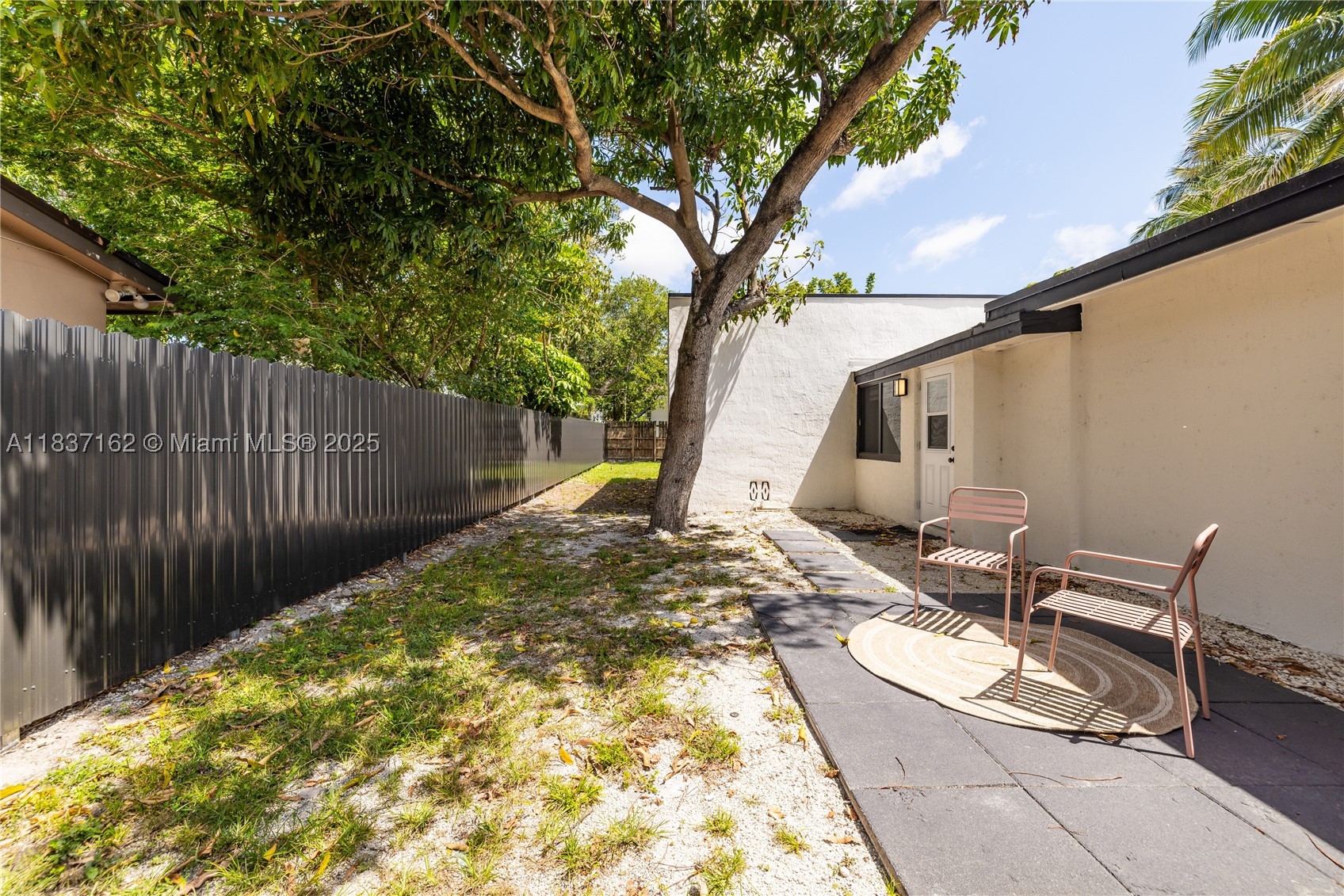 property viewer photo 32