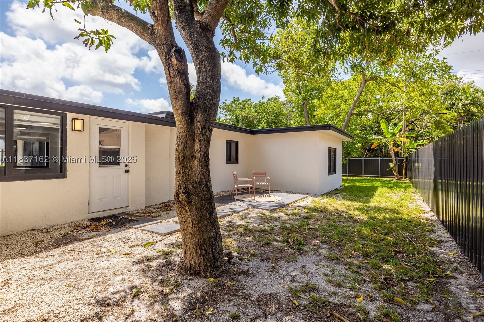 property viewer photo 33